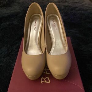 Bamboo Tan high heel pumps never worn outside 👠 size 8